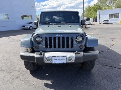 Used 2014 Jeep Wrangler Unlimited Sahara w/ Max Tow Package AWD/4WD image 2