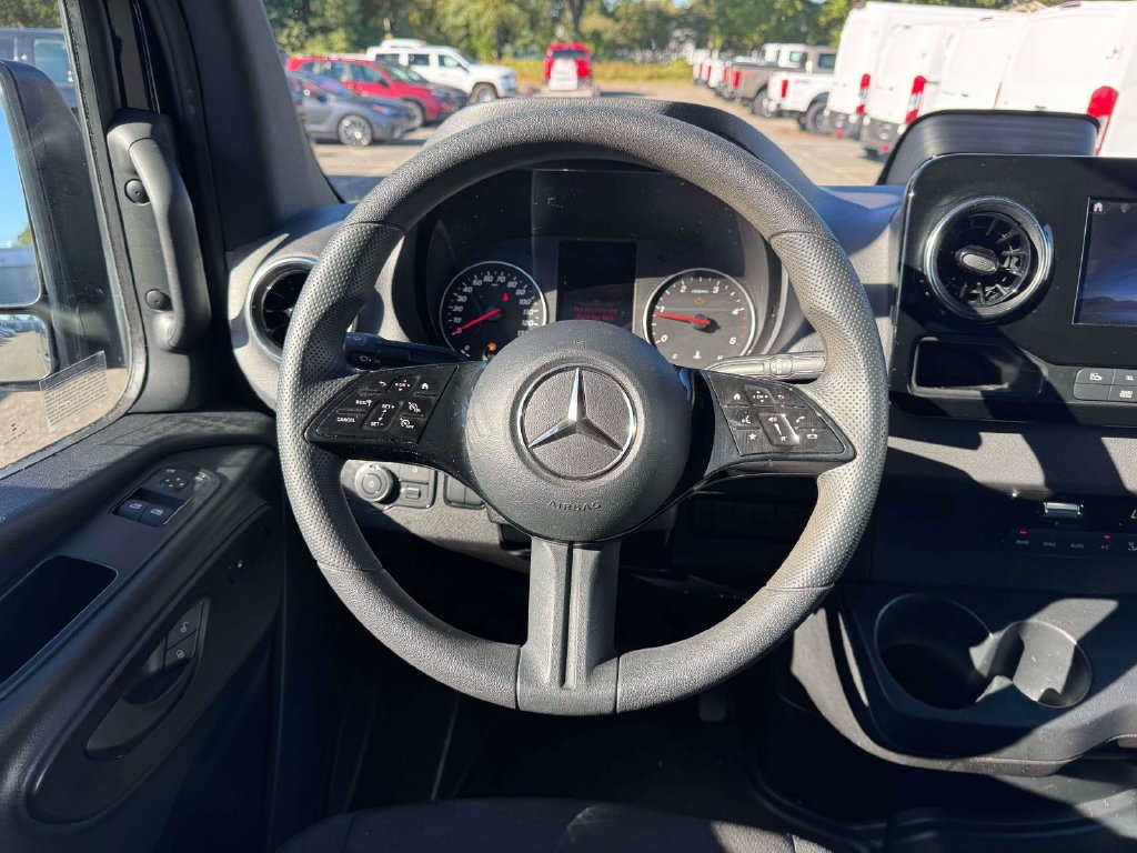 Used 2025 Mercedes-Benz Sprinter 2500 image 21