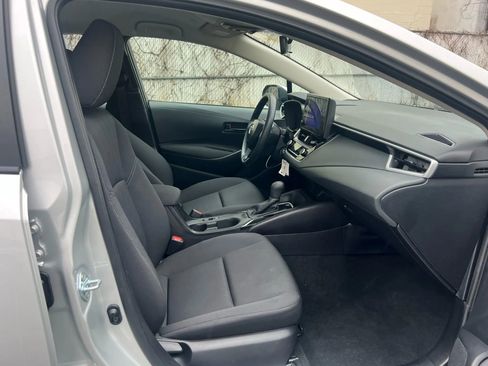Used 2025 Toyota Corolla LE FWD image 32