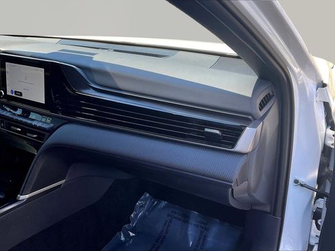 Used 2025 Toyota Camry SE w/ Convenience Package image 26