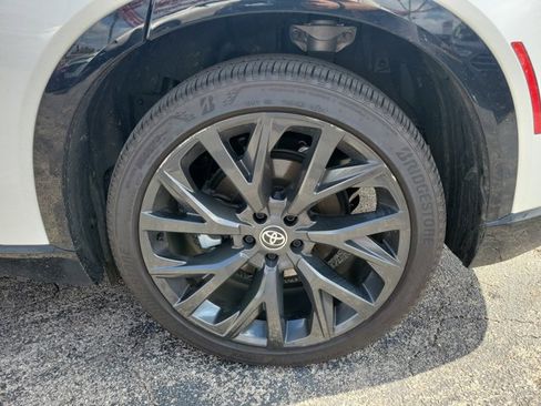 Used 2025 Toyota Crown Signia Limited image 30