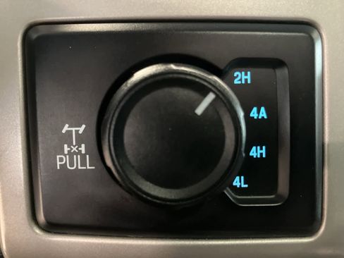 Used 2018 Ford F150 Lariat w/ Equipment Group 502A Luxury AWD/4WD image 24