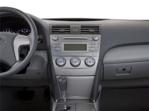 Used 2010 Toyota Camry LE image 19