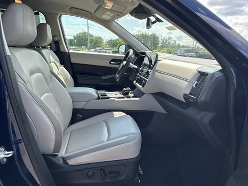 Used 2024 Nissan Pathfinder SL AWD/4WD image 27