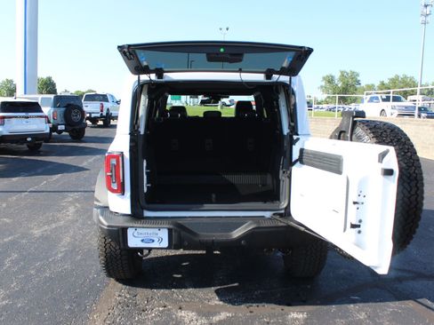 New 2025 Ford Bronco Badlands image 8