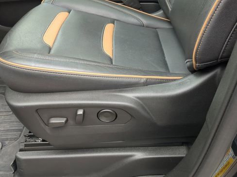 Used 2023 GMC Yukon AT4 w/ AT4 Premium Plus Package image 17