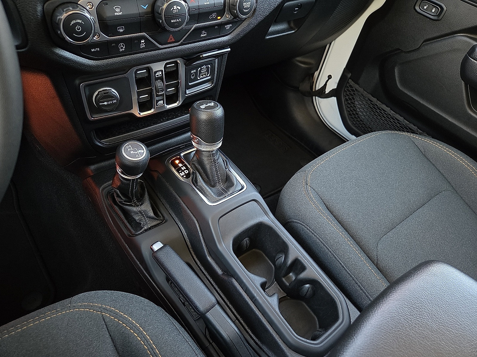 Used 2024 Jeep Wrangler Unlimited Sport AWD/4WD image 25