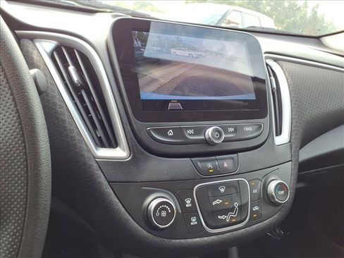 Used 2020 Chevrolet Malibu LS image 19