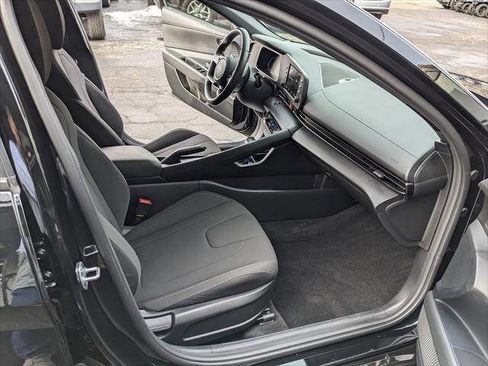 Used 2025 Hyundai Elantra Sport image 17