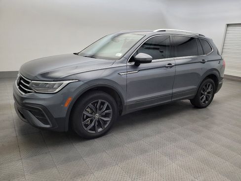 Used 2023 Volkswagen Tiguan SE FWD image 2
