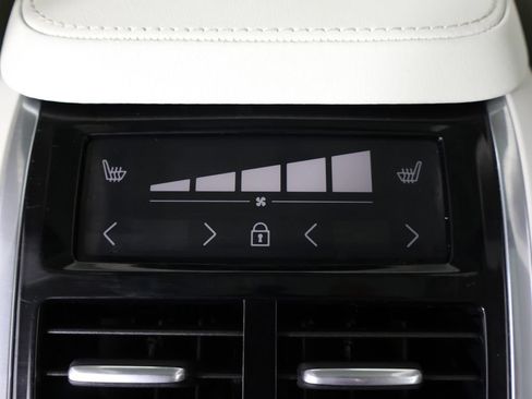 Used 2024 Volvo XC90 B5 Plus AWD/4WD image 61
