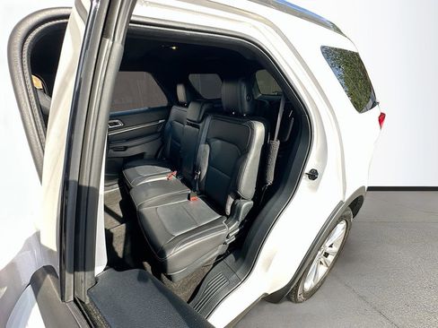 Used 2018 Ford Explorer Limited image 24
