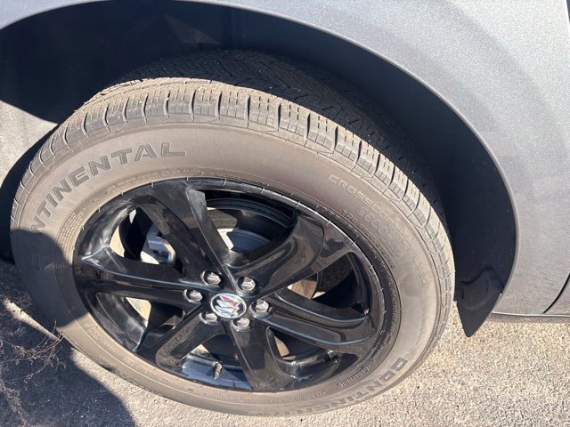 Used 2024 Buick Enclave Essence w/ Sport Touring Edition FWD image 5