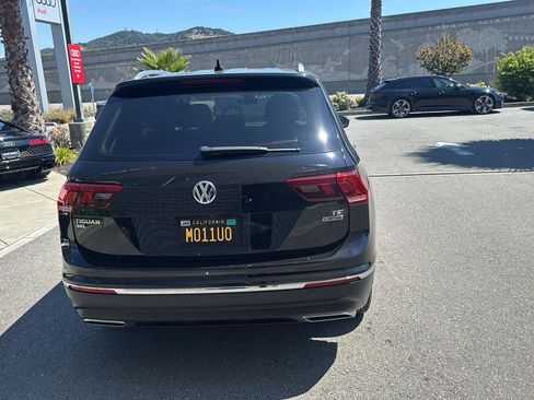 Used 2018 Volkswagen Tiguan SEL Premium w/ 3rd Row Seat Package AWD/4WD image 7
