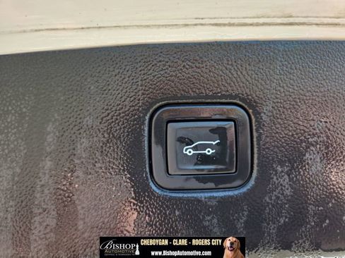 Used 2019 Chevrolet Blazer Premier w/ Sun and Wheels Package AWD/4WD image 28