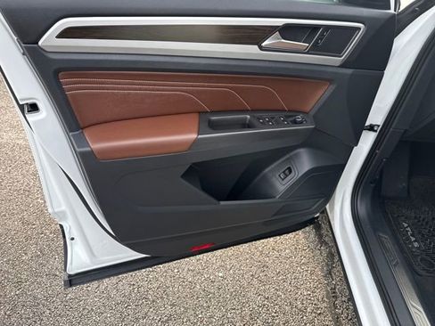 Certified 2023 Volkswagen Atlas SE w/ Panoramic Sunroof Package image 11