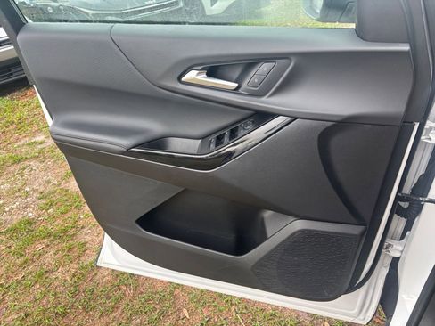 Used 2025 Chevrolet Equinox LT image 18