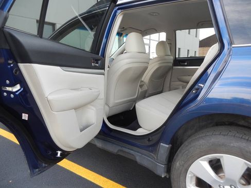 Used 2011 Subaru Outback 2.5i Premium w/ All-Weather Pkg AWD/4WD image 27
