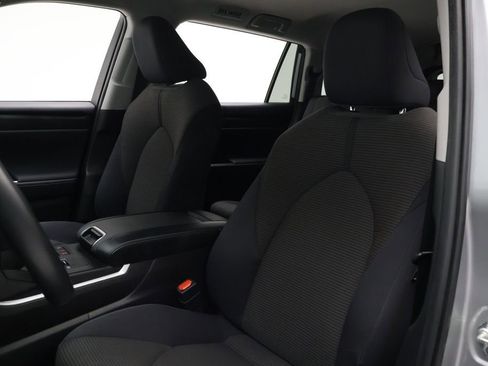 Used 2023 Toyota Highlander LE image 12