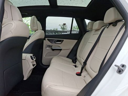 Used 2023 Mercedes-Benz GLC 300 4MATIC image 13
