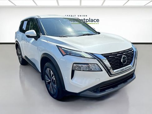 Used 2021 Nissan Rogue SV image 1