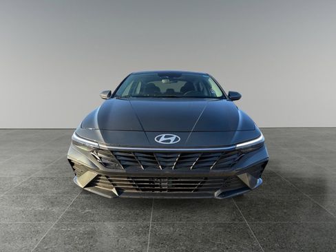 Used 2025 Hyundai Elantra SEL FWD image 11