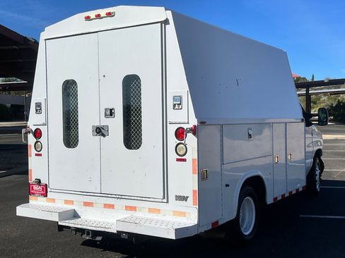 Used 2006 Ford E-350 and Econoline 350 Super Duty image 4