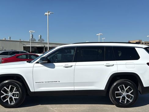 Used 2025 Jeep Grand Cherokee L Limited AWD/4WD image 2