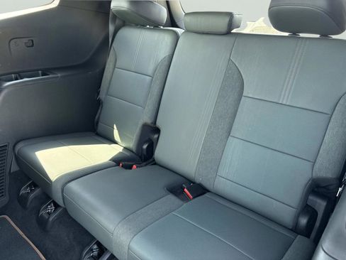 Used 2025 GMC Acadia AT4 AWD/4WD image 16
