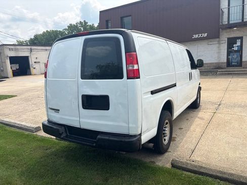 Used 2016 Chevrolet Express 2500 RWD image 7