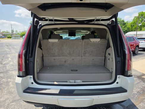 Used 2015 Cadillac Escalade Luxury AWD/4WD image 6