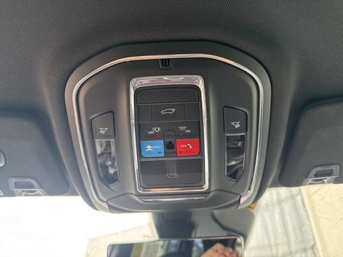 Used 2022 Jeep Grand Cherokee Trailhawk w/ Luxury Tech Group III AWD/4WD image 18