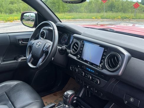 Used 2021 Toyota Tacoma TRD Sport w/ TRD Premium Sport Package AWD/4WD image 28