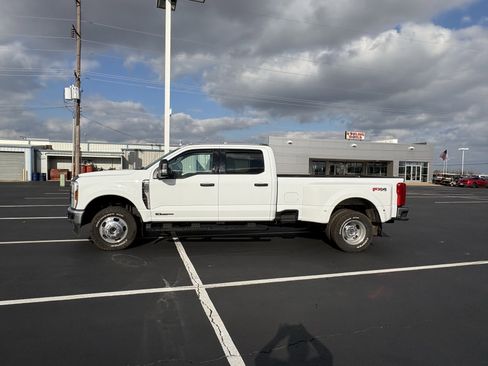 Used 2024 Ford F350 XLT w/ FX4 Off-Road Package image 2