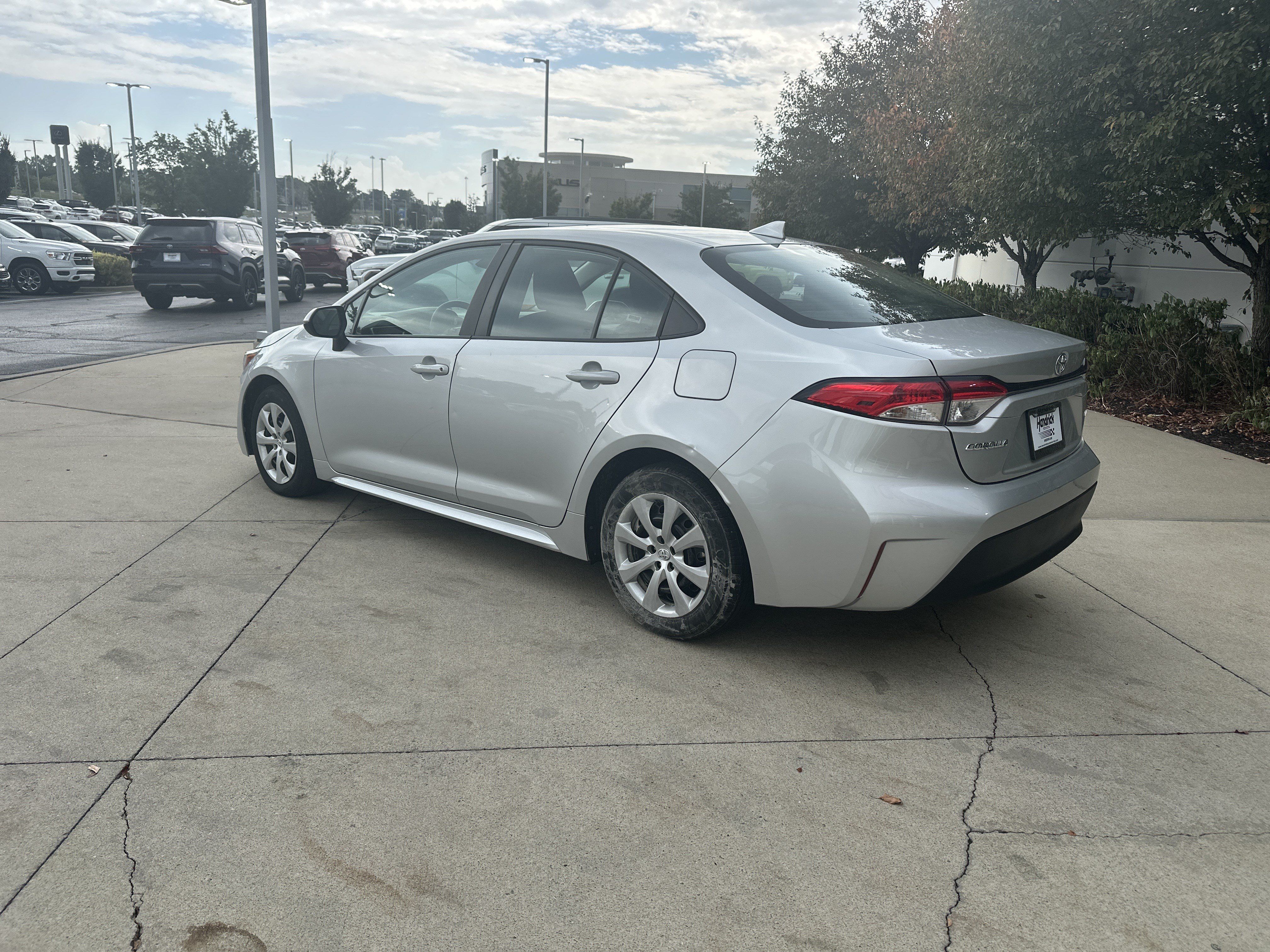 Used 2025 Toyota Corolla LE FWD image 7