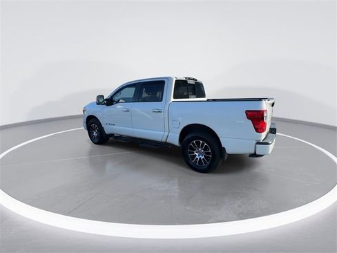 Used 2021 Nissan Titan SV w/ SV Convenience Package image 6