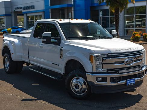 Used 2017 Ford F350 Lariat w/ Camper Package AWD/4WD image 2