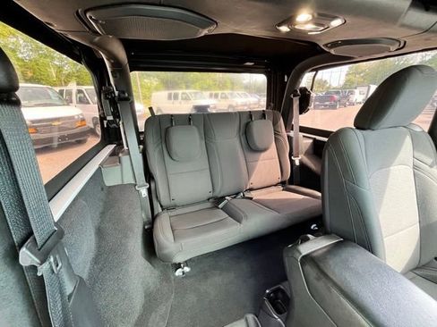 Used 2022 Jeep Wrangler Sport AWD/4WD image 19