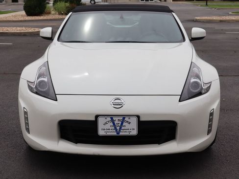 Used 2019 Nissan 370Z Touring RWD image 12