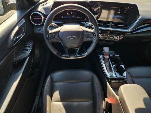 Used 2024 Chevrolet Trax RS w/ Sunroof Package image 16