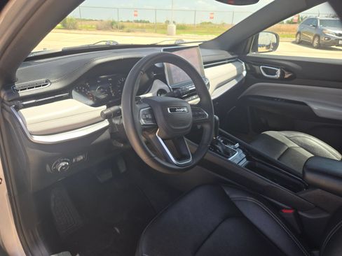 Used 2025 Jeep Compass Limited AWD/4WD image 11