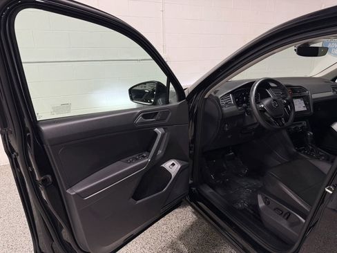 Used 2020 Volkswagen Tiguan S image 9