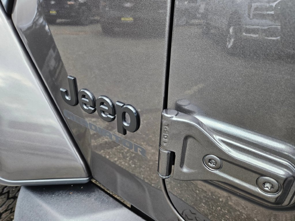 Used 2021 Jeep Gladiator Sport AWD/4WD image 11