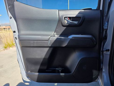 Used 2019 Toyota Tacoma TRD Off-Road image 25