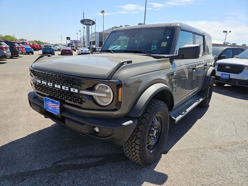 New 2026 Ford Bronco Outer Banks image 4