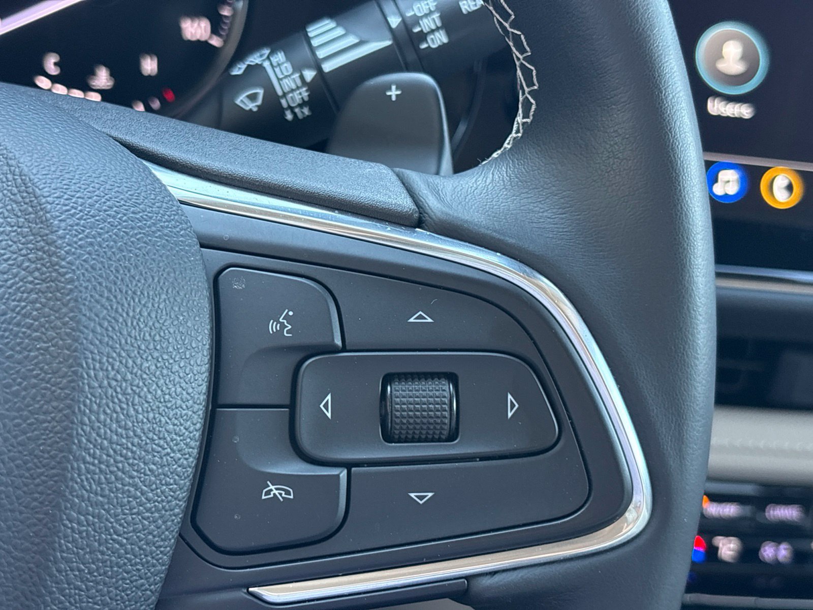 Used 2023 Buick Envision Avenir FWD image 35