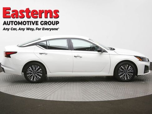 Used 2025 Nissan Altima 2.5 SV FWD image 4