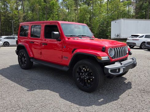 Used 2025 Jeep Wrangler Unlimited Sahara image 1