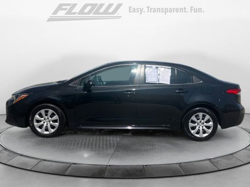 Used 2022 Toyota Corolla LE image 5