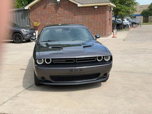 Used 2023 Dodge Challenger SXT image 2